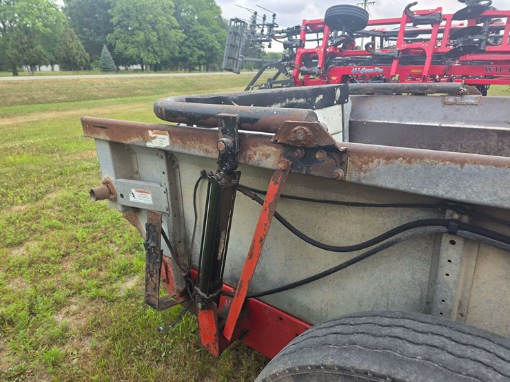 2001-agco-3739-image-33