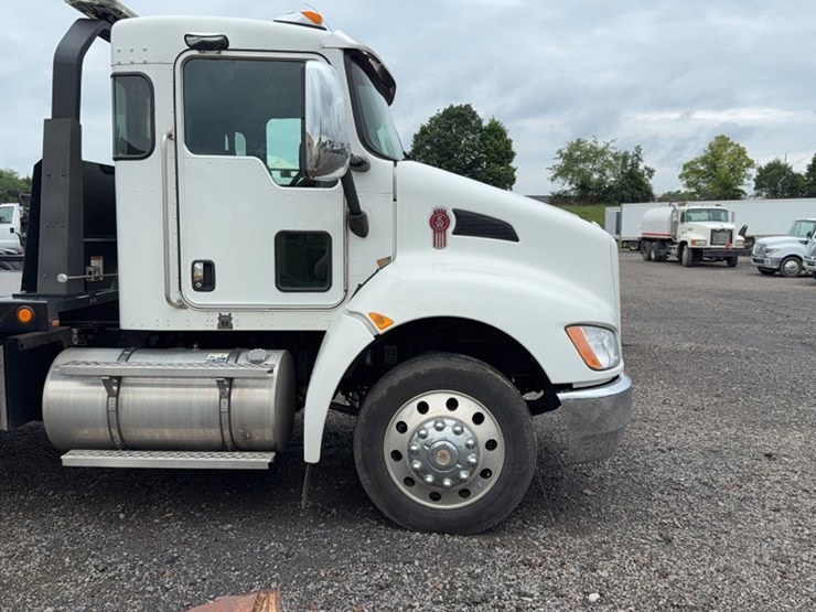 2022-kenworth-t270-image-4
