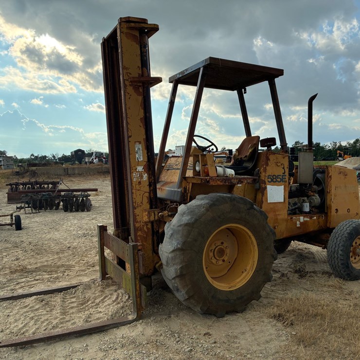 CASE 585E