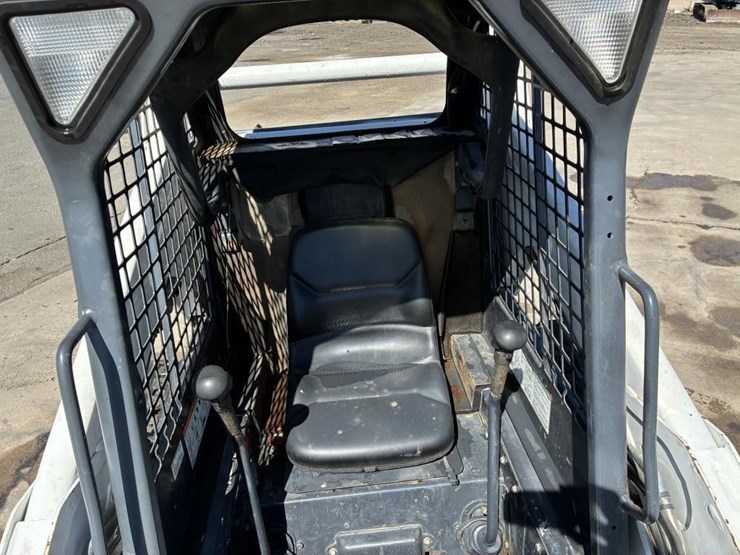 2011-bobcat-t190-image-16