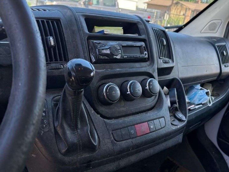 2017-ram-promaster-1500-image-10