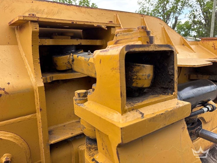 2015-caterpillar-d6k2-lgp-image-12