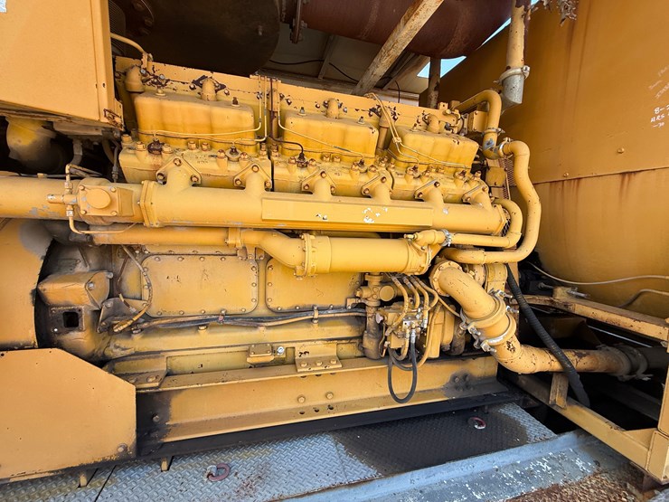 caterpillar-d379-image-14