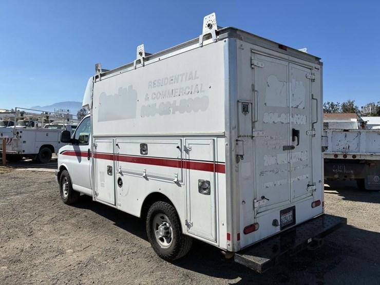 2017-chevrolet-express-g3500-image-4