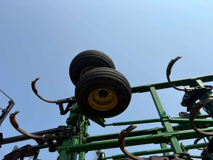 2014-john-deere-2410-image-10
