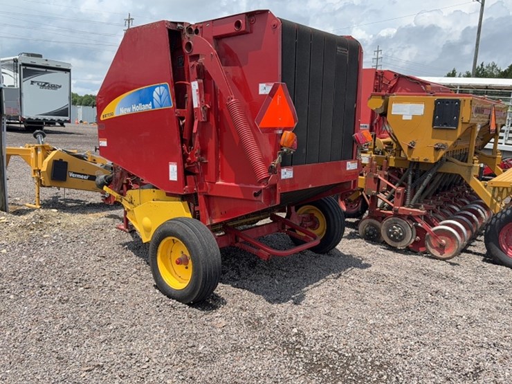 new-holland-br7050-image-5