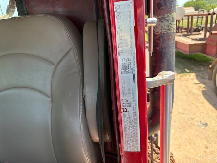 2001-freightliner-fld120-image-9