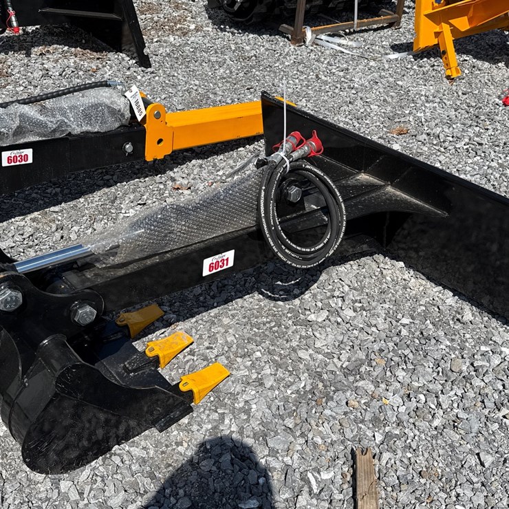 #6031 • SKID STEER STATIONARY BACKHOE