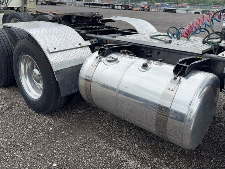 2000-peterbilt-378-image-5