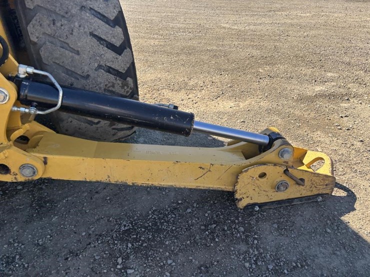2012-caterpillar-420f-image-25