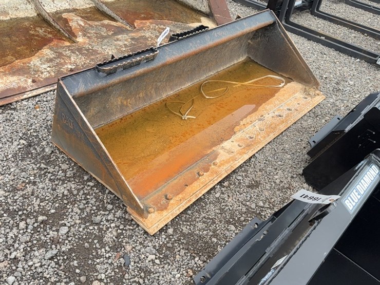 #2058-•-cat-72"-skid-steer-smooth-bucket-image-2