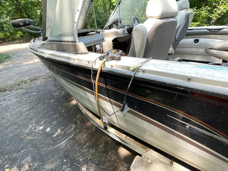 #7002-•-2004-crestliner-2050-sportfish-boat-&-trailer-(mn-title-in-delay)-image-30