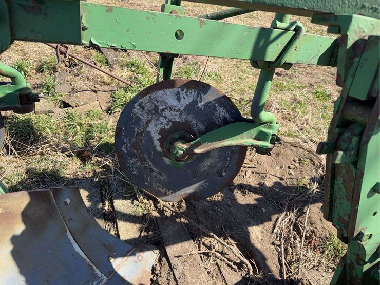 john-deere-three-point-three-bottom-plow-image-11