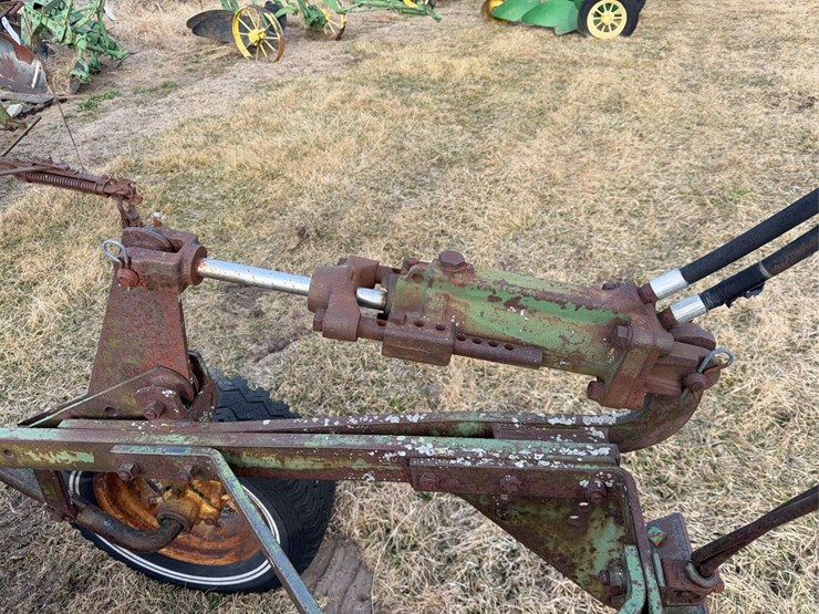 john-deere-pull-type-three-bottom-plow-image-10