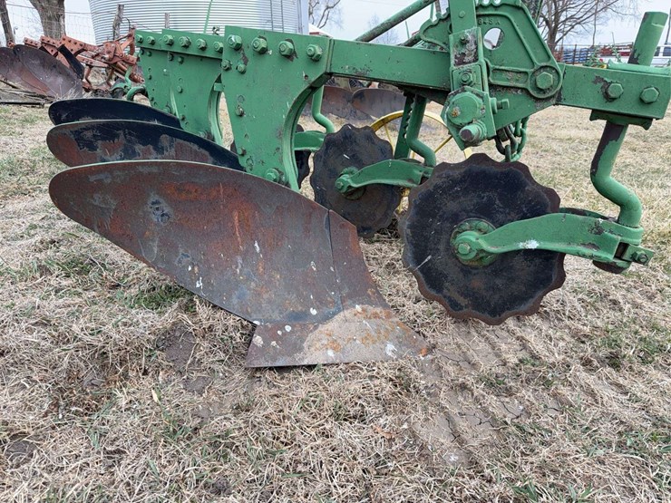 john-deere-three-point-three-bottom-plow-image-10