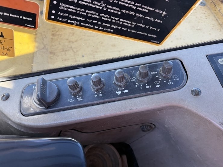 2011-deere-85d-image-36