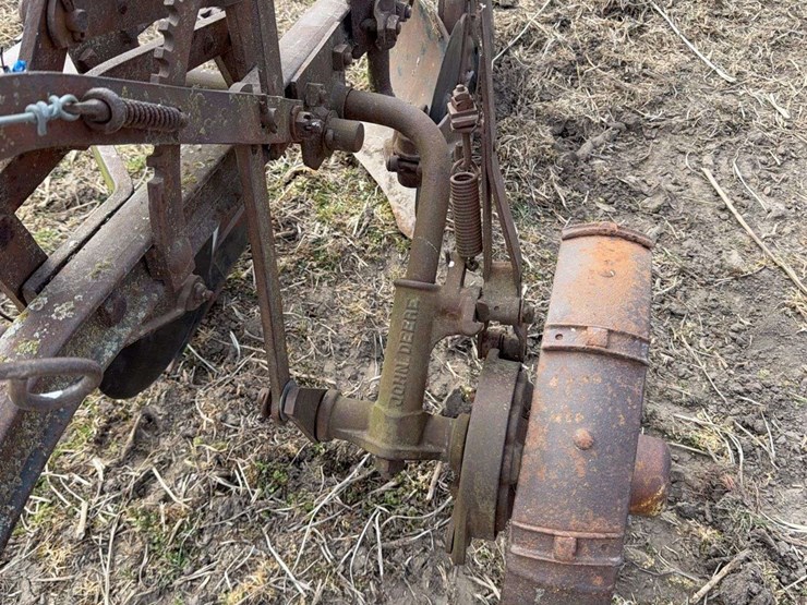 john-deere-pull-type-two-bottom-plow-image-11