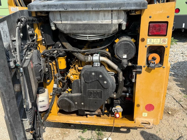 2021-caterpillar-226d3-image-14