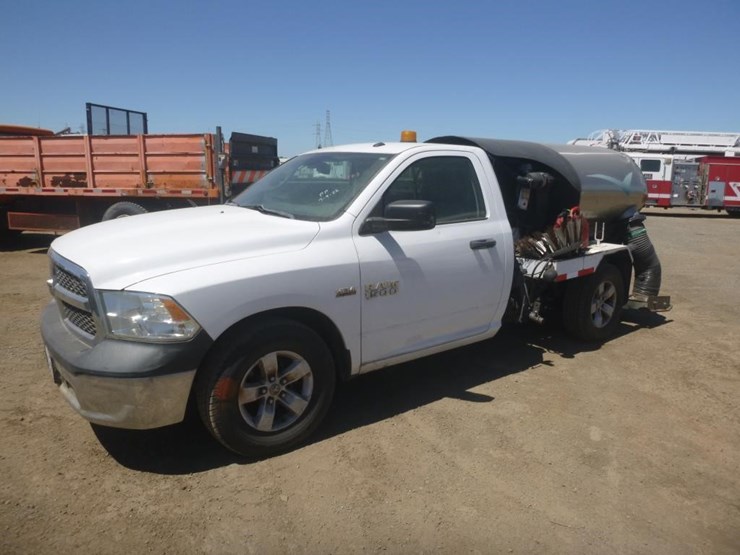 2016-dodge-1500-image-1