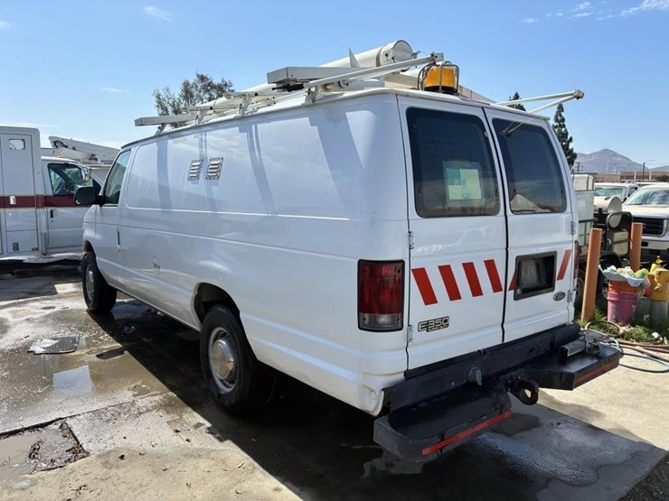 2002-ford-e350-image-4