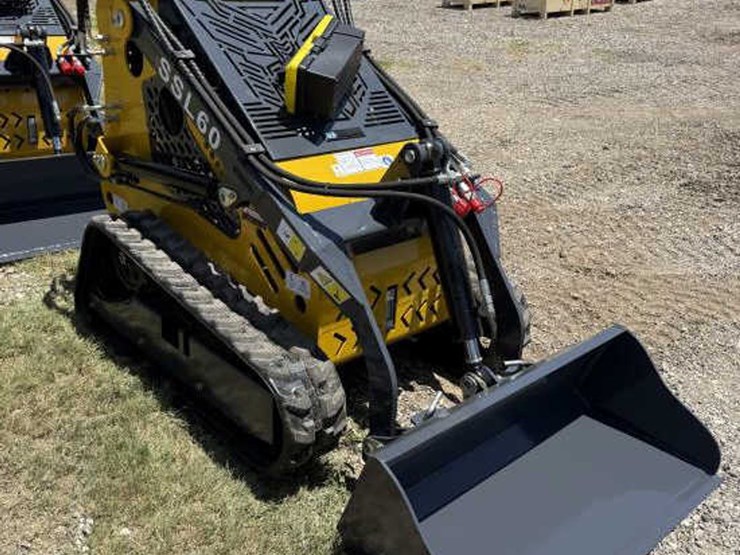 #241-•-mini-skid-steer-stand-on-loader---ssl60---gas-image-3