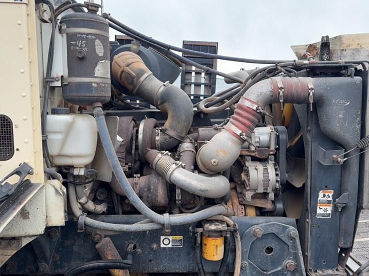 2006-peterbilt-385-image-18