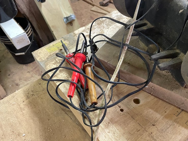 #7133-•-woodworking-table-and-contents-image-9
