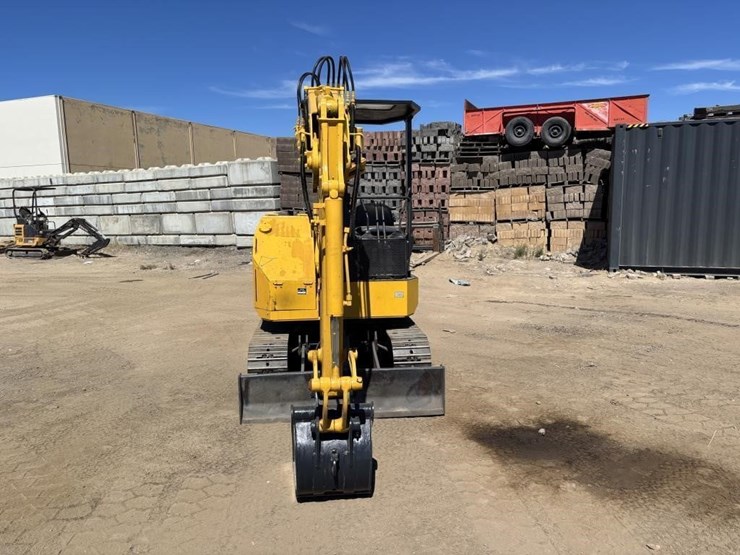 komatsu-pc28uu-image-6
