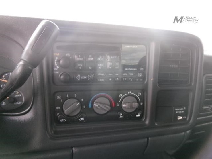 2001-chevrolet-silverado-3500-image-21