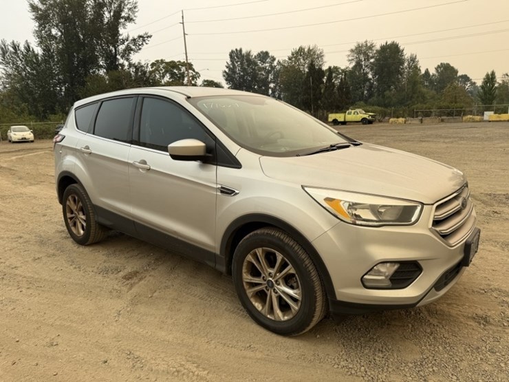 2017-ford-escape-se-image-2
