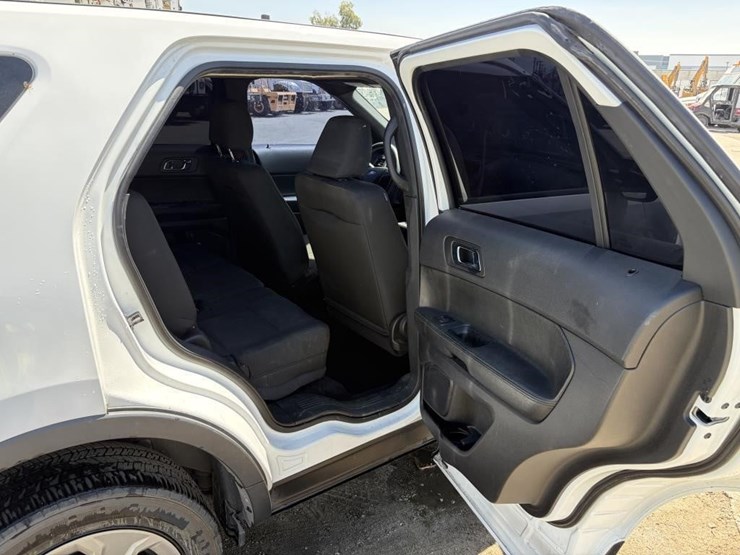 2018-ford-explorer-image-11