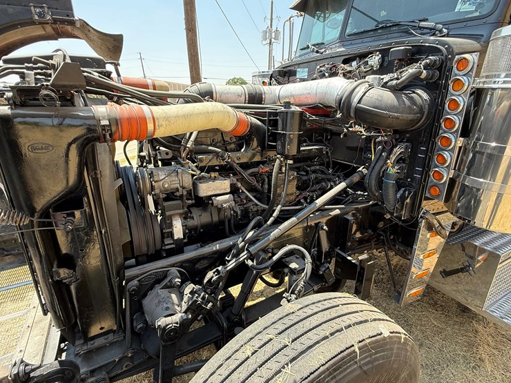 2000-peterbilt-379-image-26