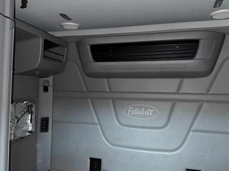 2016-peterbilt-579-image-21