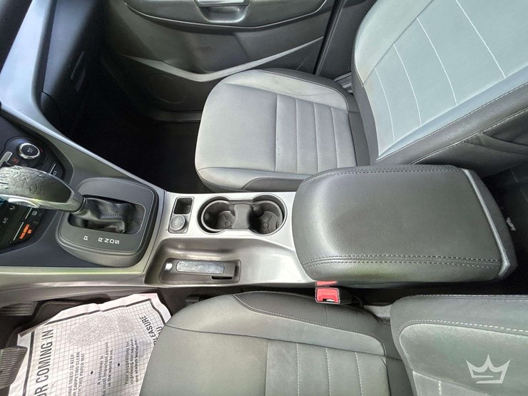 2015-ford-escape-image-17
