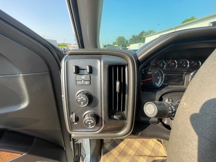2015-chevrolet-1500-image-15