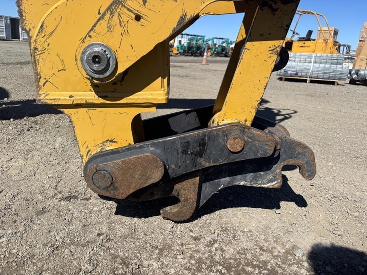2012-caterpillar-420f-image-17