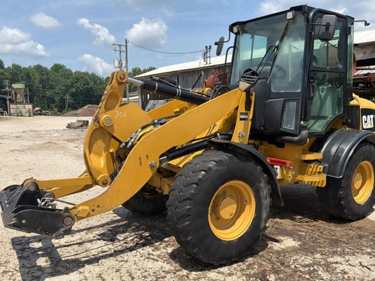 2015-caterpillar-908h2-image-1