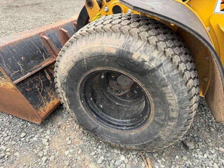2022-rayco-1800wl-mini-articulated-wheel-loader-image-14