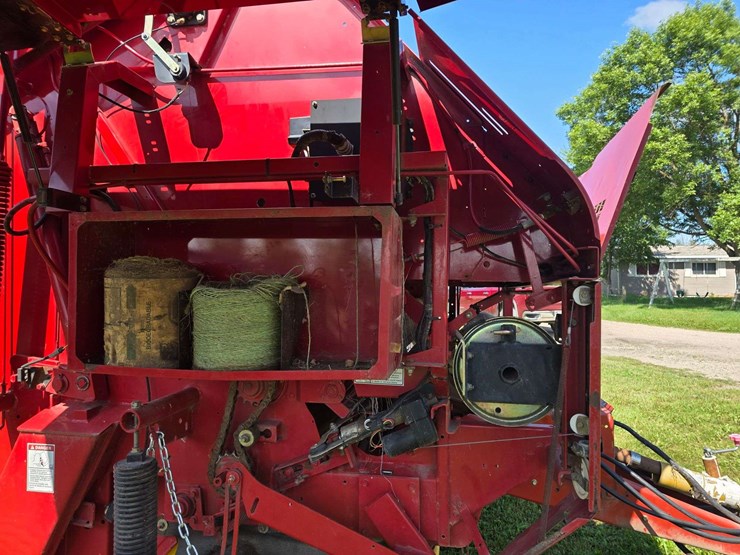 new-holland-br7090-image-41