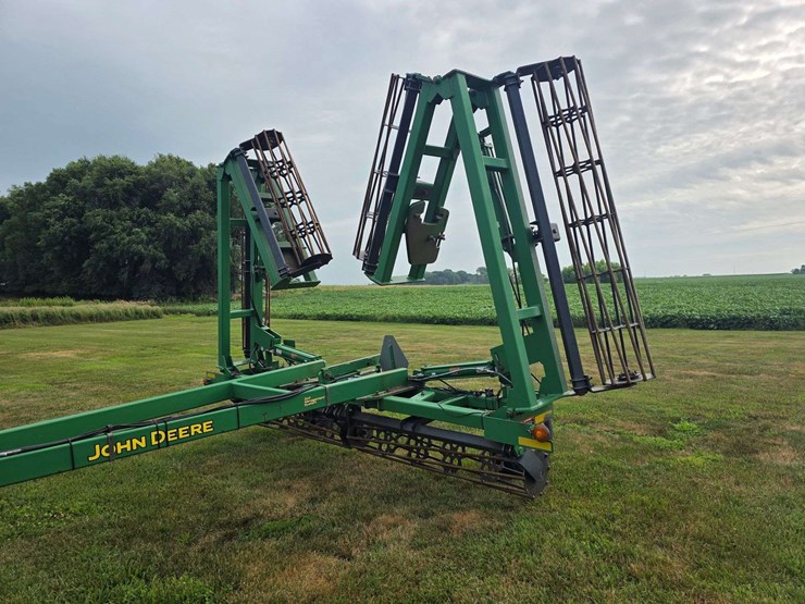 john-deere-200-image-7
