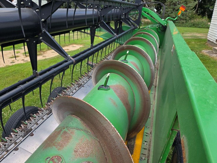 2013-john-deere-630f-image-11