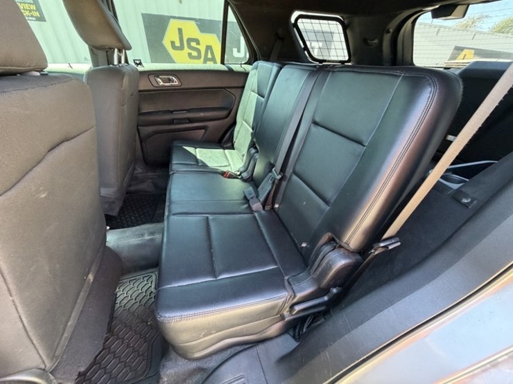 2017-ford-explorer-image-22