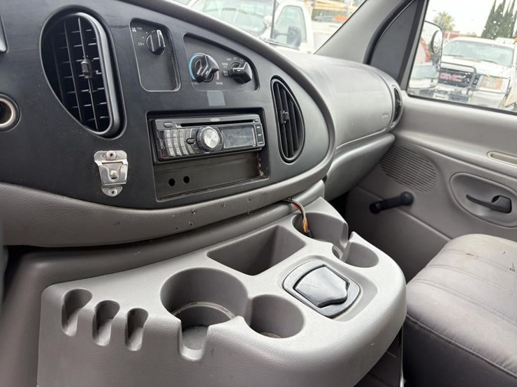 2001-ford-e350-image-17