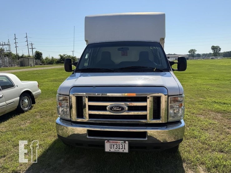 2017-ford-e350-image-2