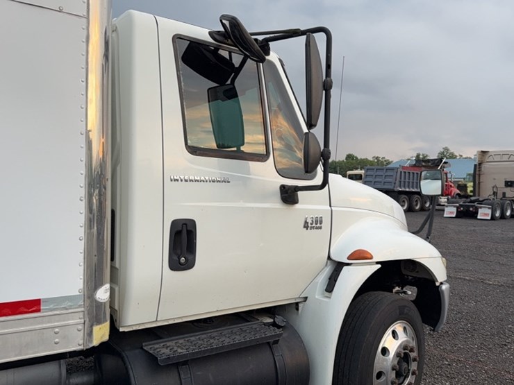 2003-international-durastar-4300-image-5
