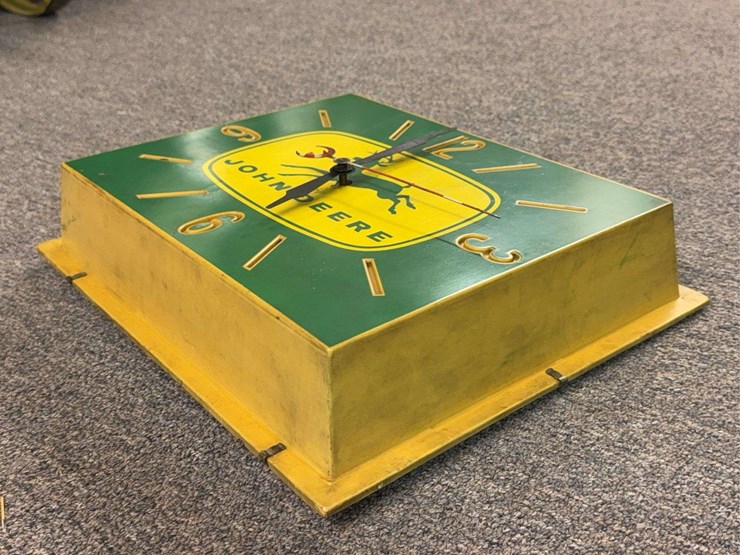 john-deere-dealer-clock-image-8