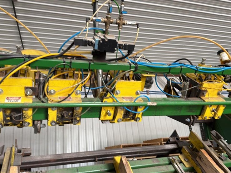 #151-•-universal-machinery-pallet-nailer-image-7
