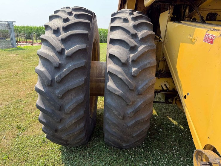 1992-new-holland-tr86-image-13