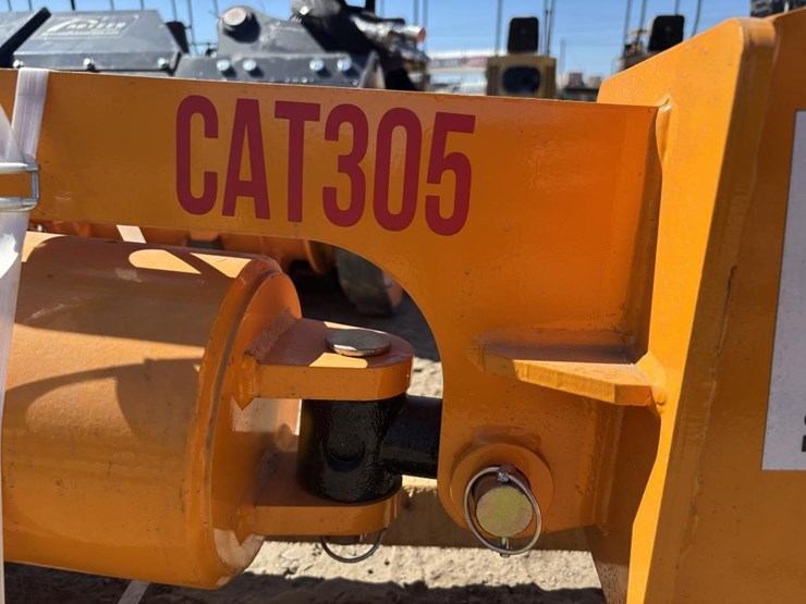 caterpillar-305-image-6