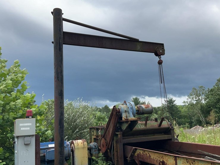 #135-•-1/2-ton-crane-hoist-image-1